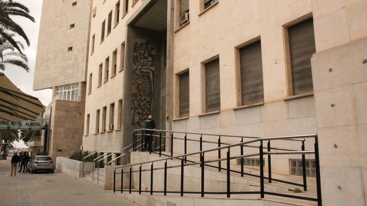 El juicio con jurado a un hombre acusado de matar a otro a puñaladas en Roquetas será en diciembre