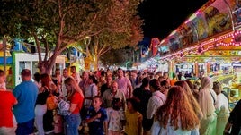 Roqueteros disfrutando de las fiestas patronales en honor a la Virgen del Rosario.