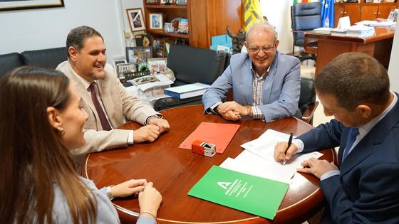 Vícar acuerda con la Junta la cesión del Centro de Formación de La Gangosa
