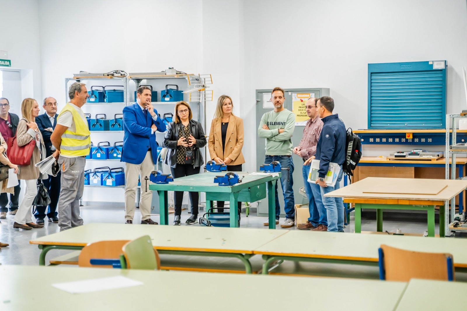 El delegado de Desarrollo Educativo, junto con la concejala de Educación de Roquetas y técnicos, visitaron las nuevas instalaciones del IES Turaniana.