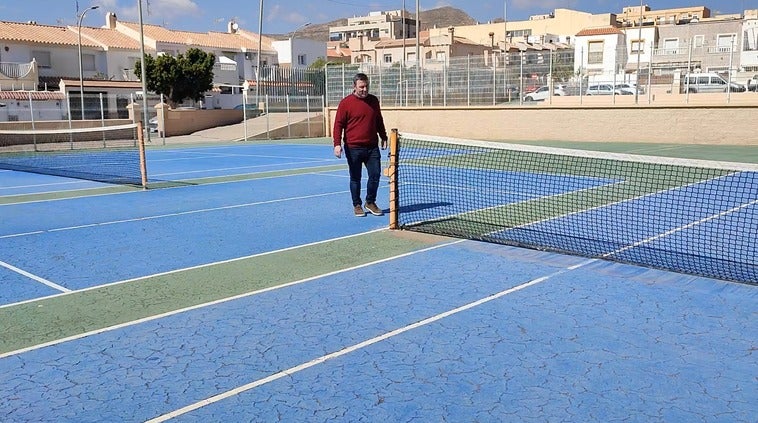 Almería Avanza denuncia el pésimo estado de las instalaciones deportivas de Pueblo Blanco