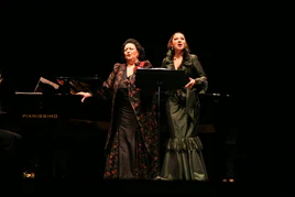 Montserrat Caballé y su hija Montserrat Martí llenaron el Teatro Auditorio de Roquetas de Mar