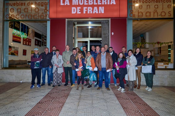 Vecinos de El Parador ponen en marcha una campaña para favorecer el comercio local