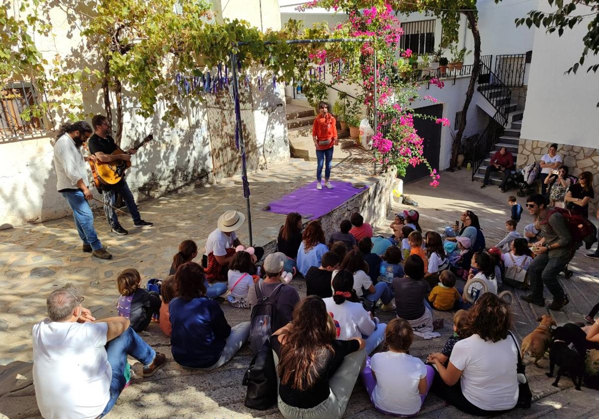 Un cuentacuentos musical en el municipio de la Sierra de Los Filabres, Velefique.