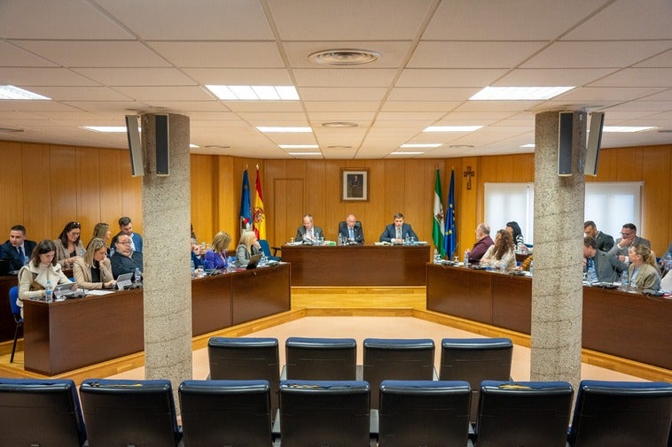 El Pleno de Roquetas aprobó un plan de igualdad y luchar contra la cibercriminalidad