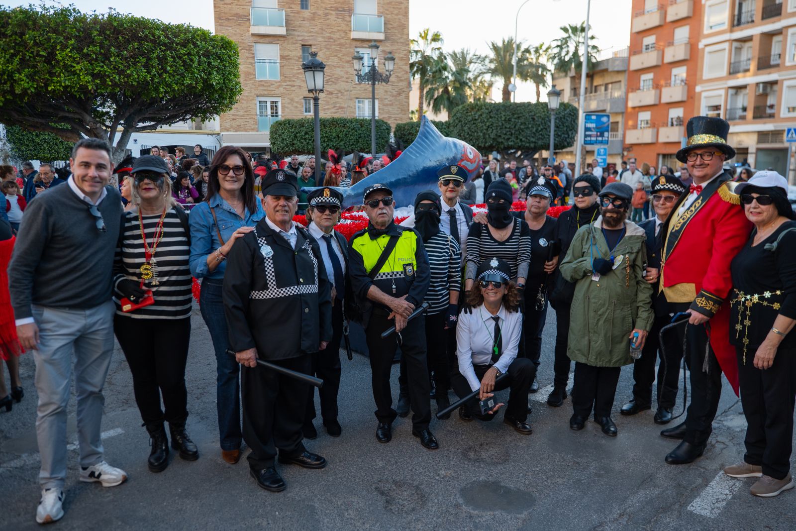 La imágenes del tradicional Entierro de la Sardina en Roquetas de Mar y El Parador