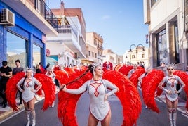 La imágenes del tradicional Entierro de la Sardina en Roquetas de Mar y El Parador