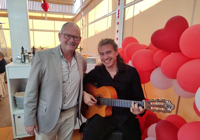 Francisco García con el guitarrista Guillermo Fernández.