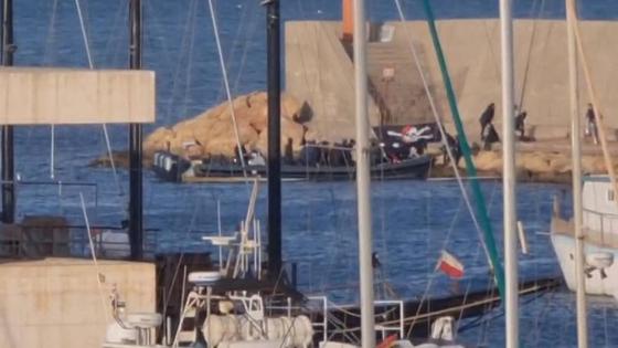 Dos pateras sorprenden a los vecinos de Roquetas de Mar
