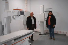 El alcalde de Vícar, Antonio Bonilla, y la portavoz, Luz María Fernández, visitan las instalaciones.
