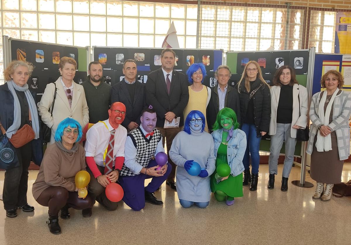 Foto de familia de las jornadas llevadas a cabo en un centro educativo de La Mojonera.