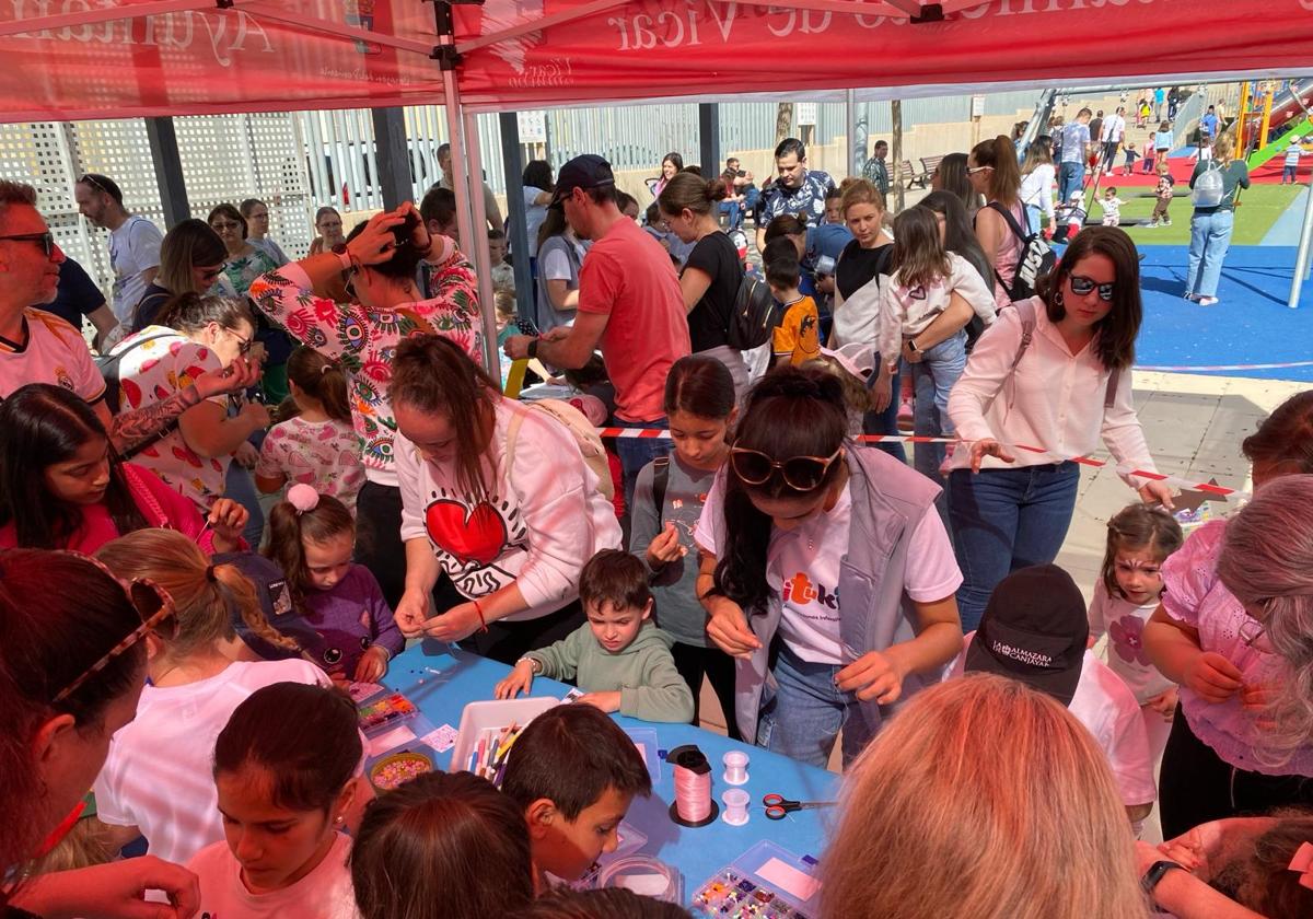 Una gran cantidad de niños disfrutaron de las actividades en Vícar.