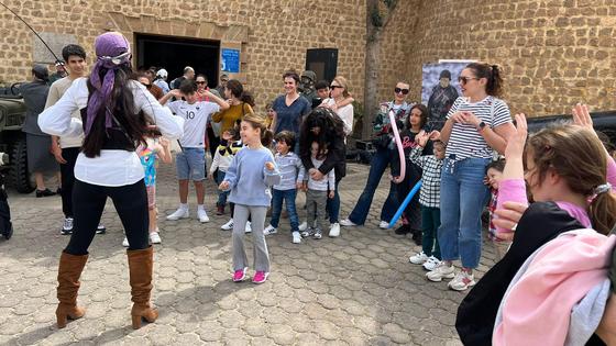 Las familias se embarcan en una visita marinera llena de emociones y aprendizaje hasta el Aula del Mar