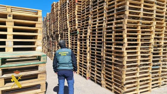 Tres detenidos en Vícar por robar pallets para venderlos a empresas especializadas