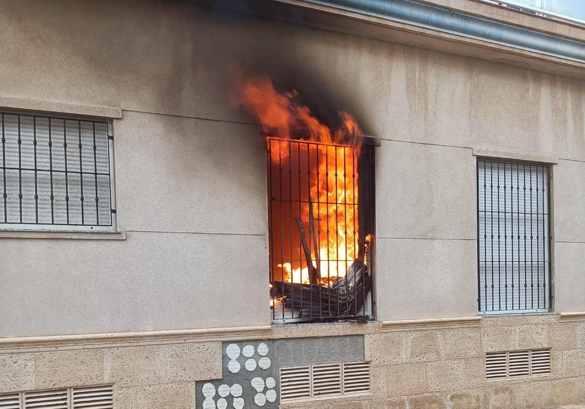 Fuego en una vivienda de Roquetas