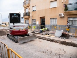 Varios trabajadores realizaban tareas municipales en la calle Orotava, en el municipio roquetero.