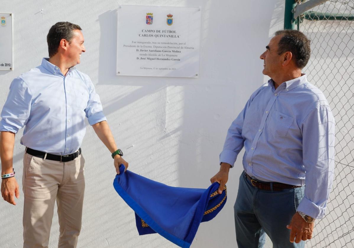 El presidente de Diputación, junto al alcalde de La Mojonera, inauguran un proyecto reciente.