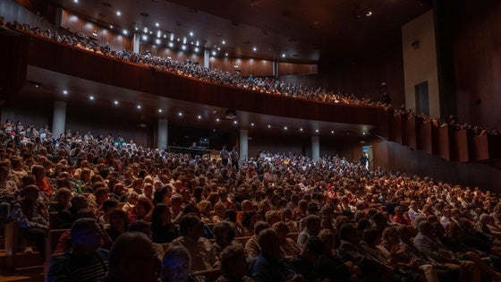 Los Morancos llenan el Teatro Auditorio de Roquetas de Mar con su último espectáculo 'Bis a bis'