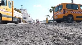 Trabajos de asfaltado en una de las carreteras de la localidad.