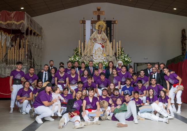 Imagen de los integrantes de la Hermandad de El Parador.