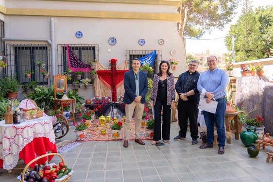 Más de una decena de asociaciones participa en las Cruces de Mayo de Roquetas
