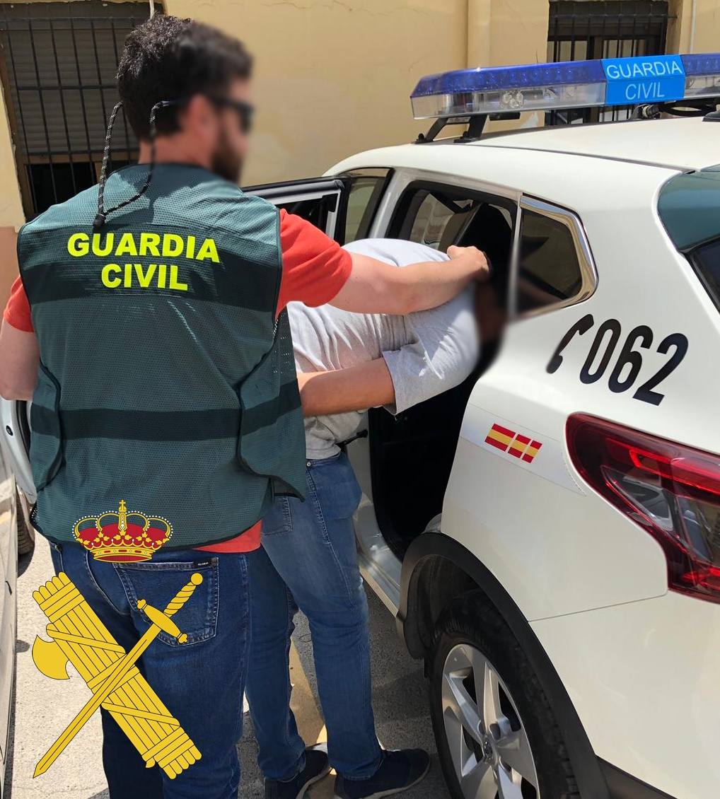 Detenido un presunto «estafador profesional» con dos órdenes de entrada en prisión vigentes