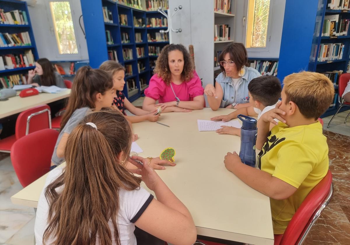 Una de las charlas de aprendizaje que se dieron en la biblioteca.