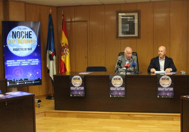 El alcalde de Roquetas de Mar, Gabriel Amat junto al concejal de Comercio, Antonio López Megías.