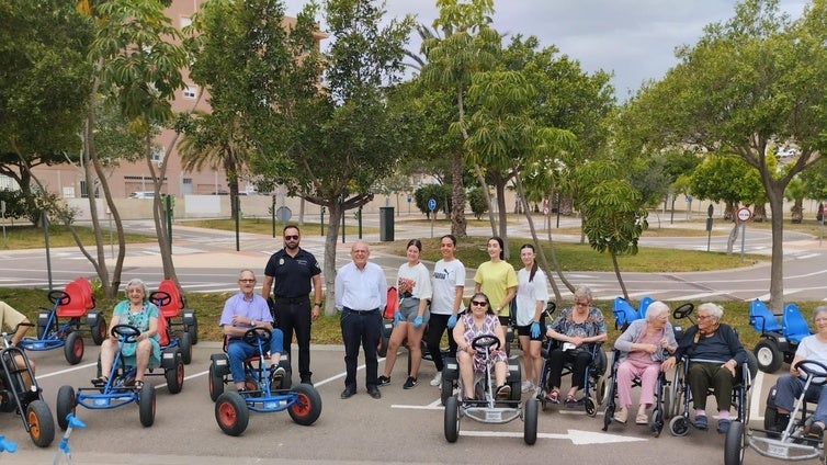 Mayores de Vícar renuevan algunos conocimientos sobre seguridad vial