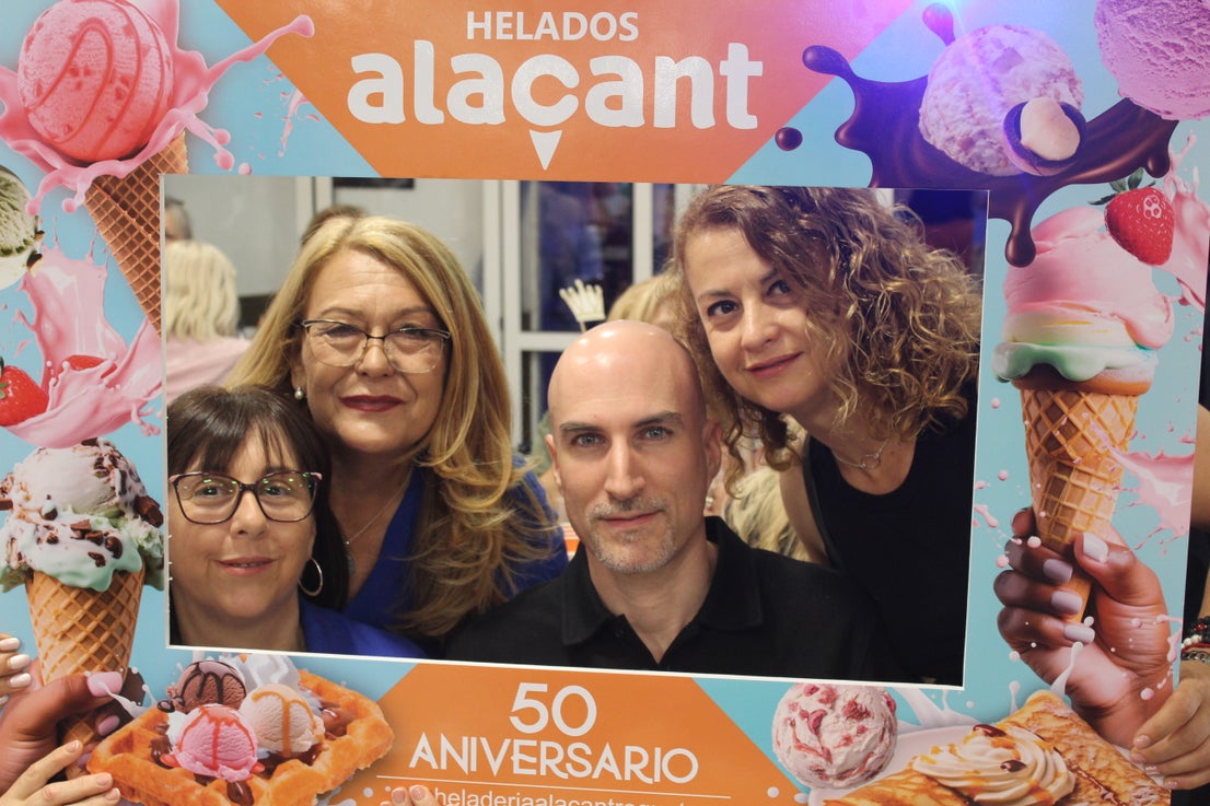 Así fue la celebración del 50 aniversario de la Heladería Alacant de Roquetas de Mar