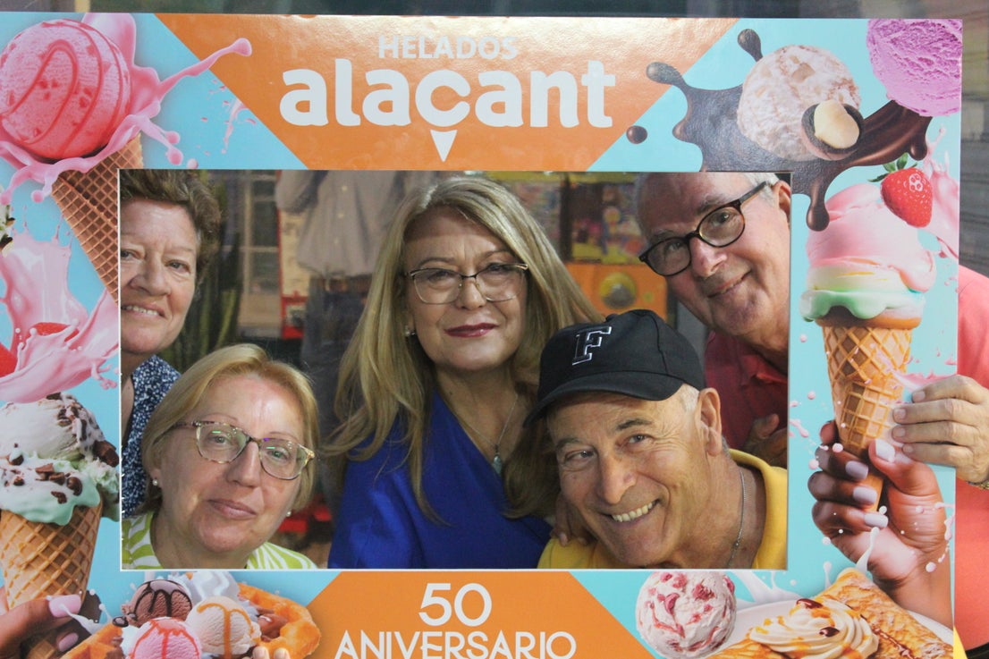 Así fue la celebración del 50 aniversario de la Heladería Alacant de Roquetas de Mar