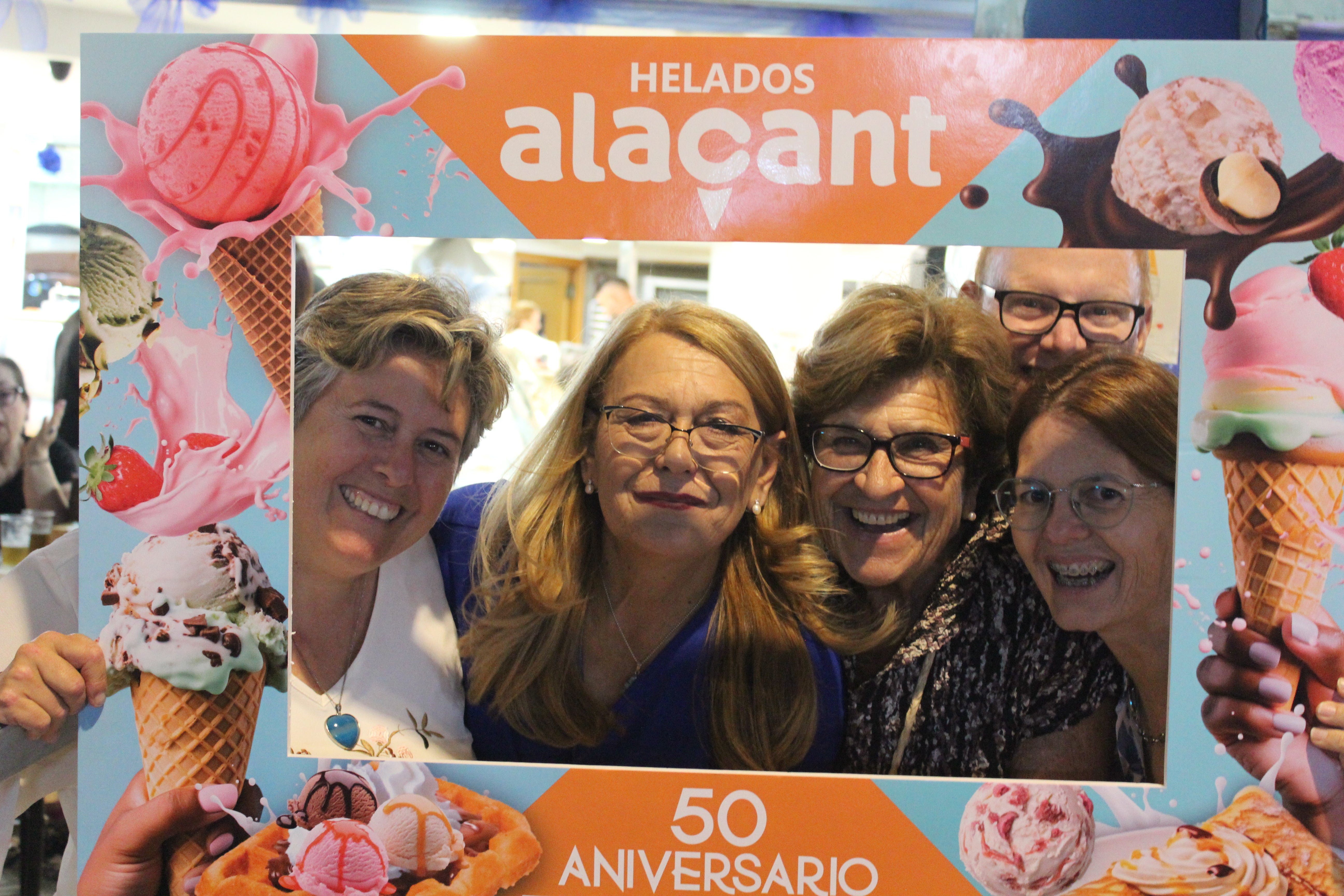 Así fue la celebración del 50 aniversario de la Heladería Alacant de Roquetas de Mar