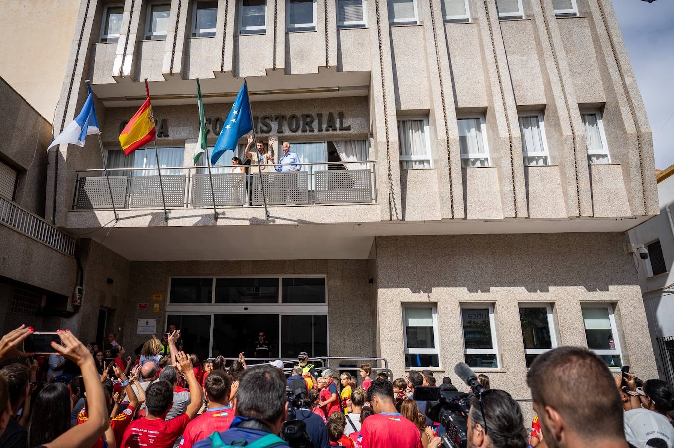 Fotos: Así han recibido a Álex Baena en Roquetas de Mar