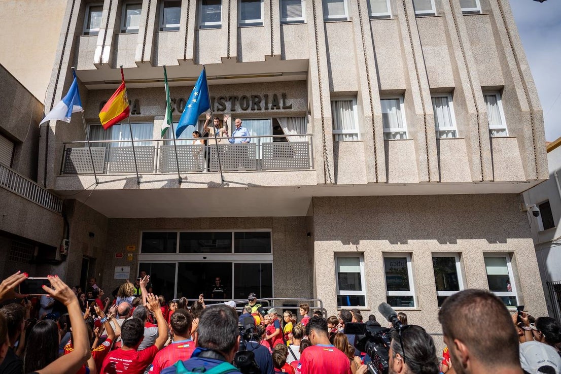 Fotos: Así han recibido a Álex Baena en Roquetas de Mar
