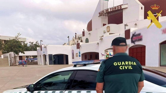 Un guardia civil fuera de servicio detiene en Roquetas a un delincuente expulsado del país