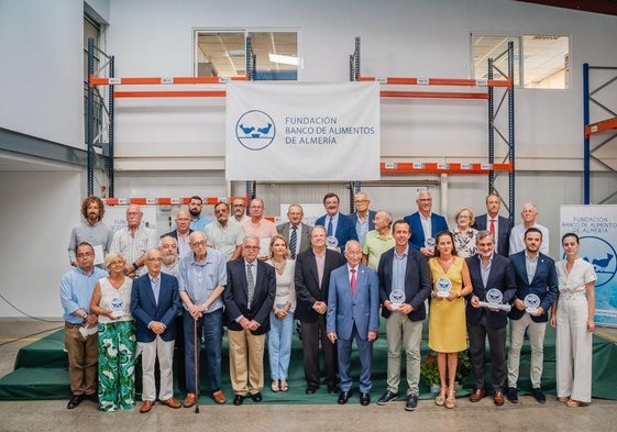 Foto de familia por el XXV Aniversario de esta institución.