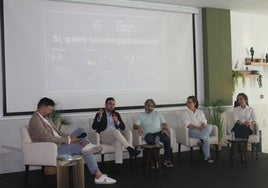 La primera mesa redonda estuvo dedicada al sector gastronómico, un factor relevante.