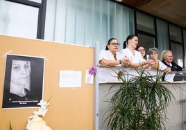 Minuto de silencio en Almería y Roquetas en memoria de la mujer víctima de violencia de género