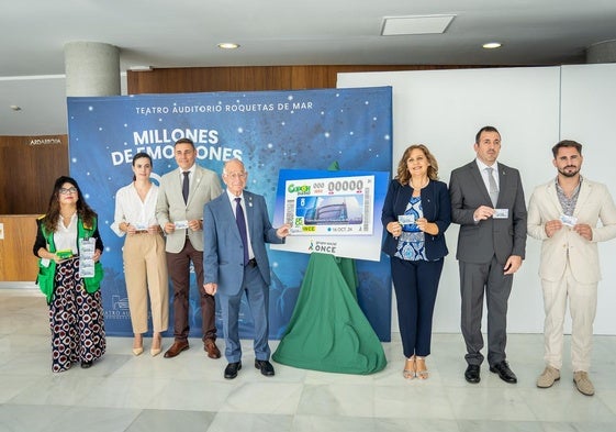 Presentación del acto en el Teatro Auditorio de Roquetas de Mar.