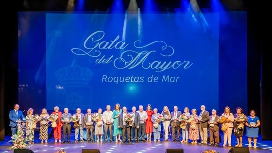 Roquetas reconoce la labor de mayores y asociaciones en una gala emotiva en el Auditorio