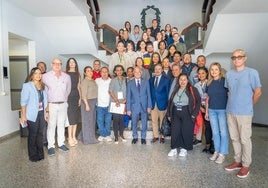 Foto de familia que se hicieron los representantes de este evento.