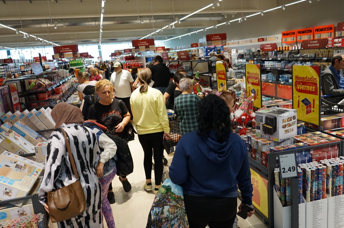 La inauguración del primer Lidl en Puebla de Vícar, en imágenes