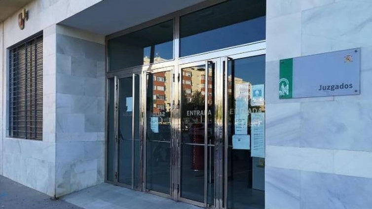 A juicio el acusado de atentar contra cuatro policías locales de Roquetas de Mar con una viga