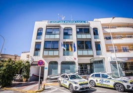 Fachada de la actual Jefatura de Policía Local de Roquetas de Mar.