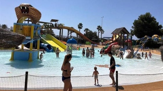 El Ayuntamiento de Roquetas abre un expediente al parque acuático por su reapertura sin permiso