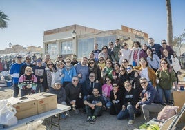 Roquetas de Mar despide el año con sus tradicionales moragas en las playas