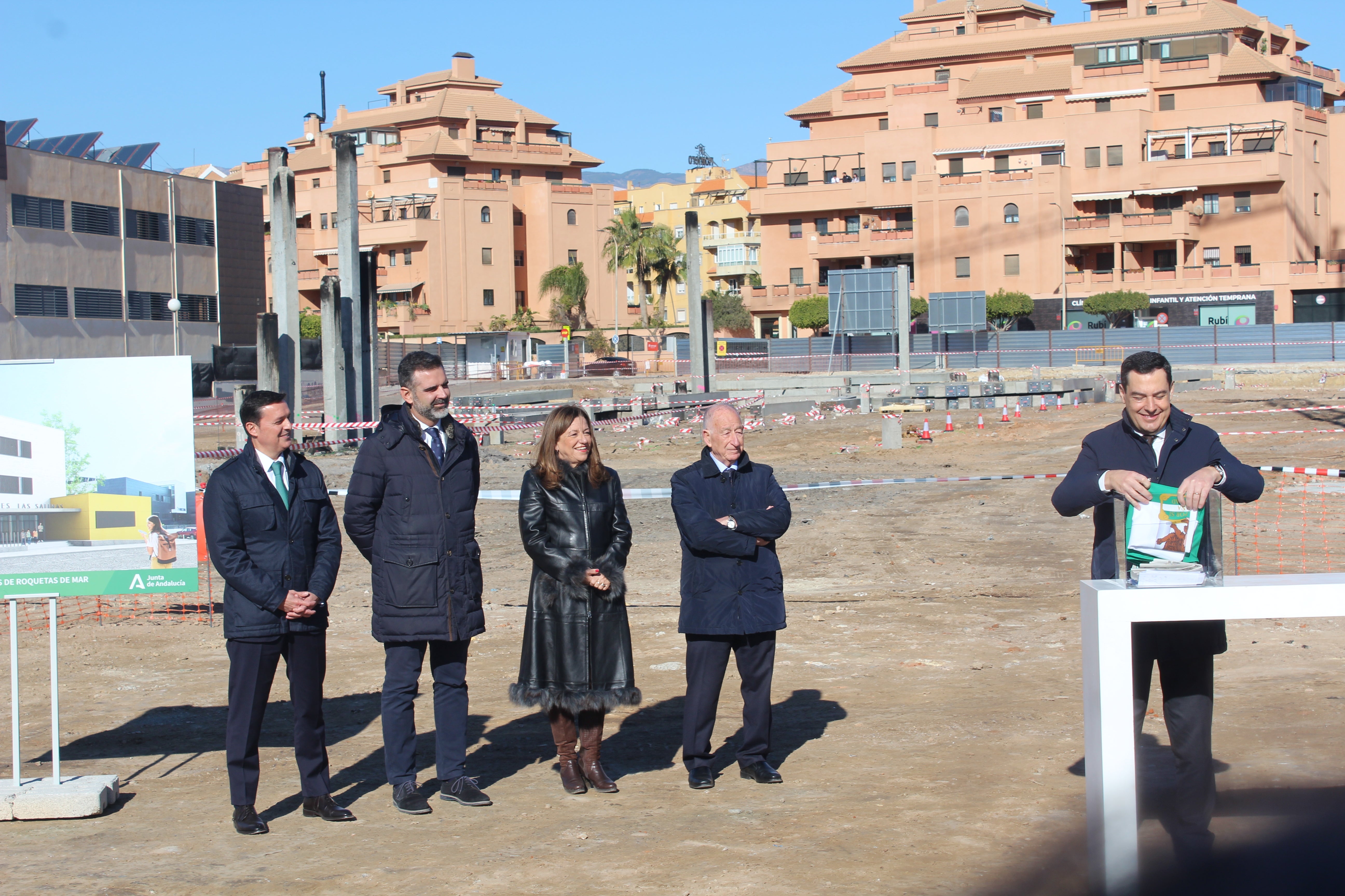 Moreno Bonilla coloca la primera piedra para el IES Las Salinas en Roquetas