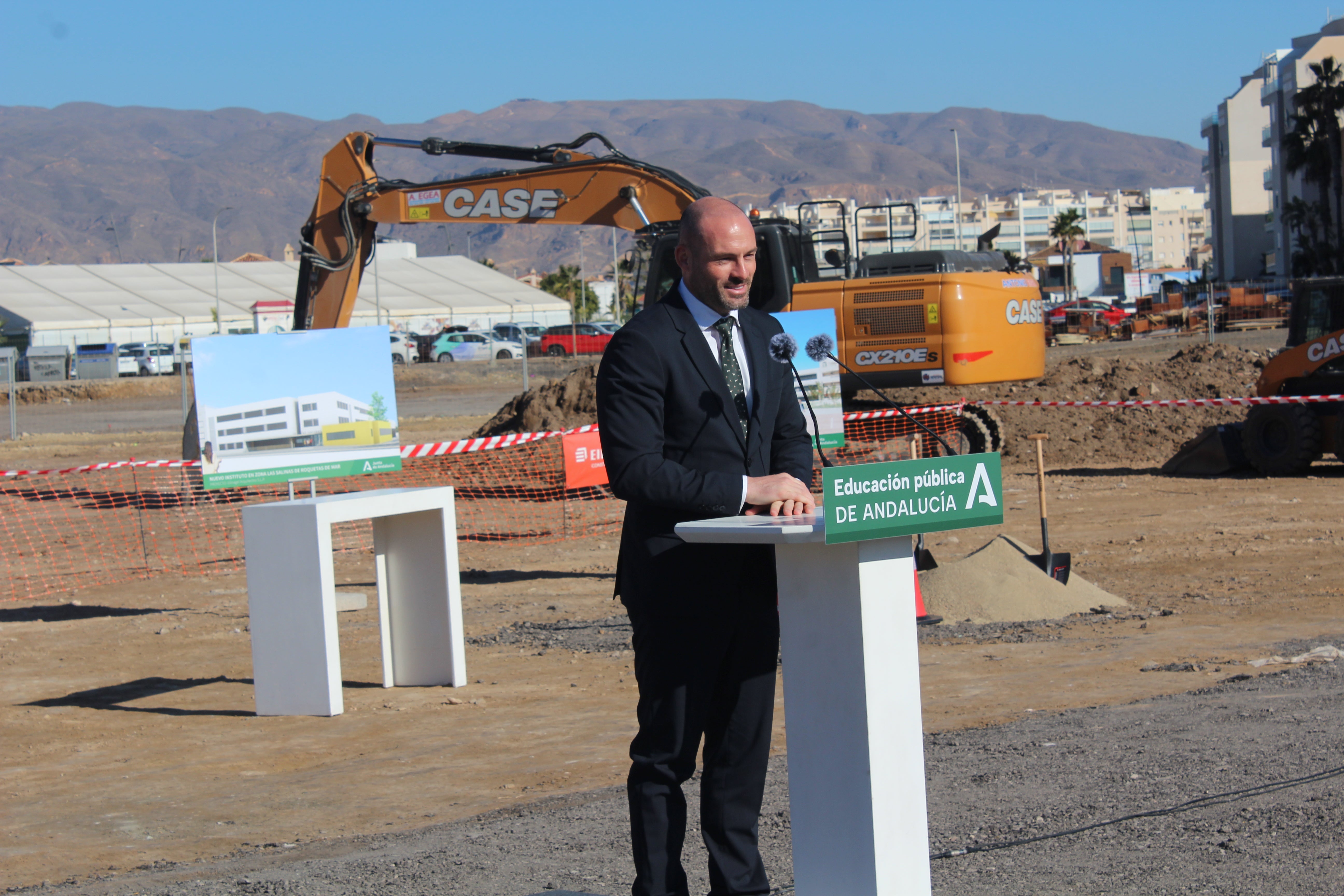 Moreno Bonilla coloca la primera piedra para el IES Las Salinas en Roquetas