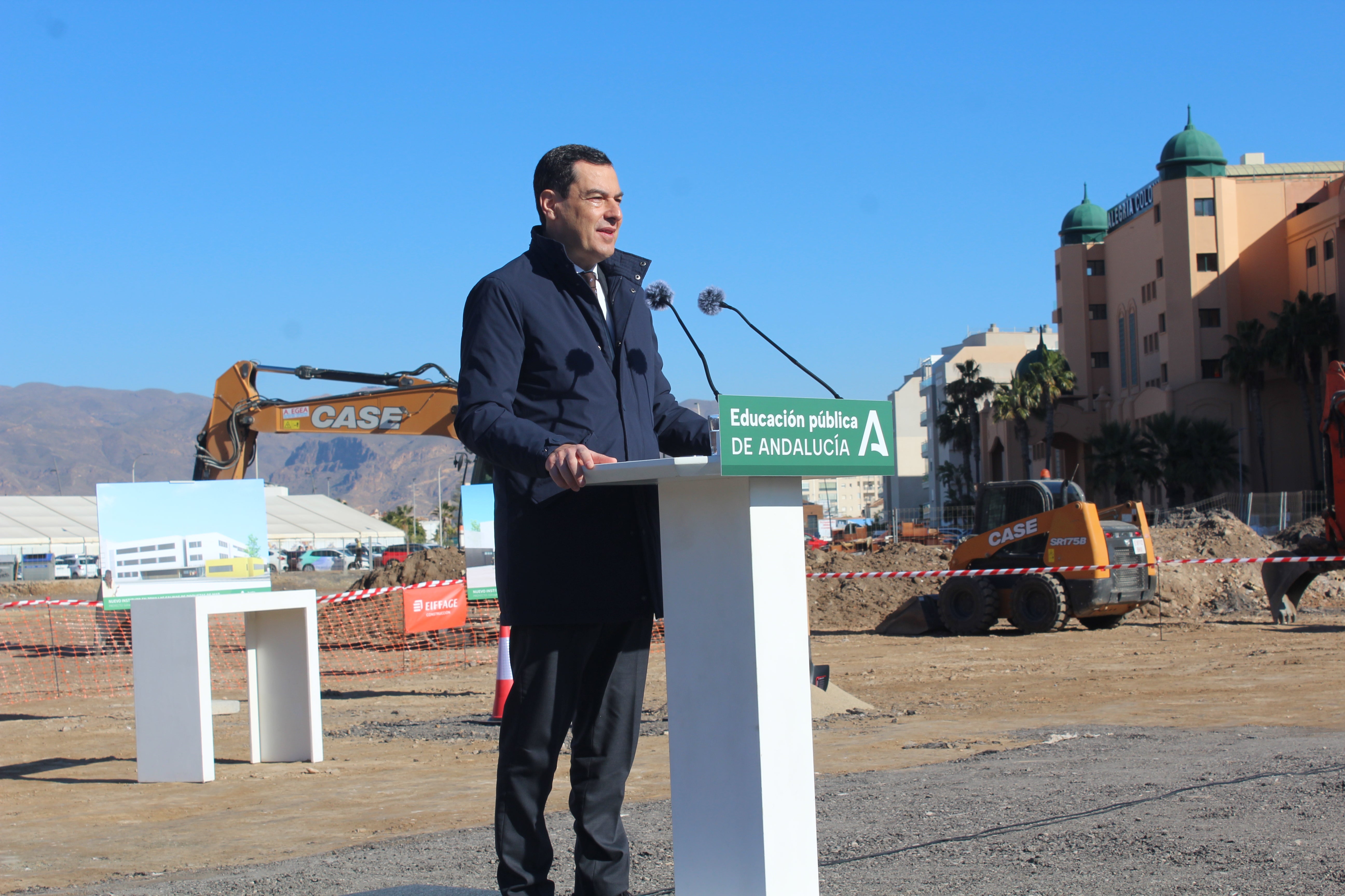 Moreno Bonilla coloca la primera piedra para el IES Las Salinas en Roquetas