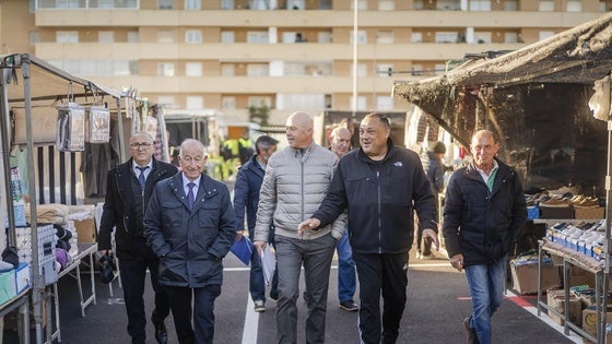 Roquetas de Mar inaugura el mercadillo de los jueves con una nueva ubicación